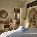 Olea Earth-Inspired Retreat In Gemayze