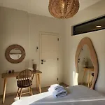 Olea Earth-Inspired Retreat In Gemayze