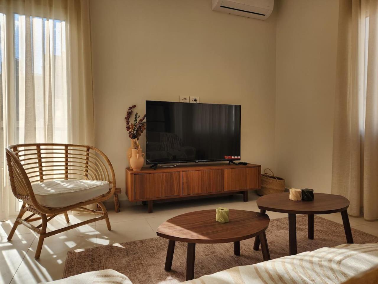 Olea Earth-inspired Retreat In Gemayze Apartment